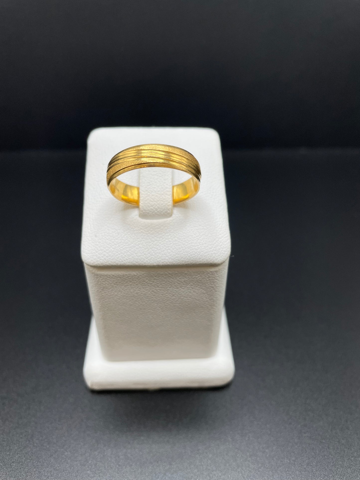 21k Ring - Size 9.5 - 5.7 Grams