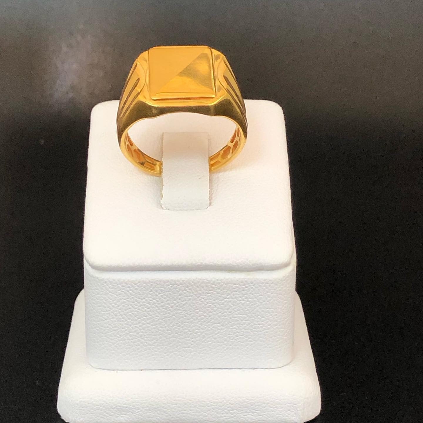 21k Ring - Size 10.5 - 5.1 grams